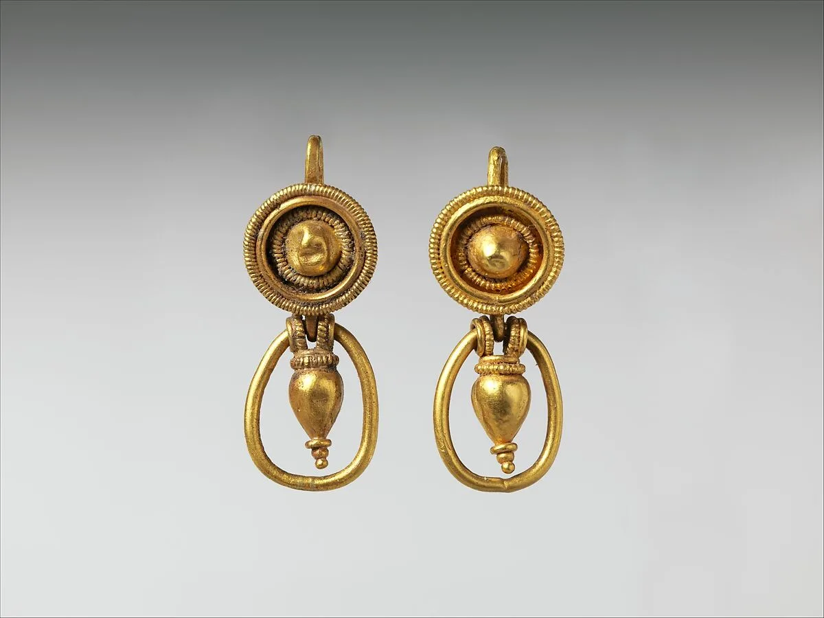 Gold earrings with pendant vase and ring — Unknown