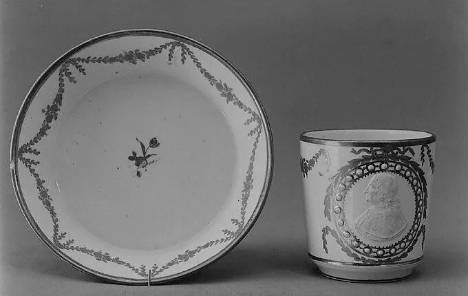 Cup and saucer — Fulda Pottery and Porcelain Manufactory