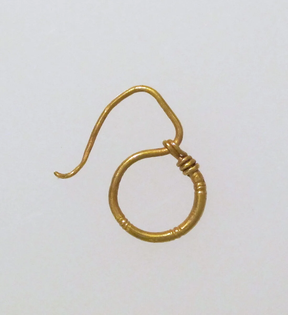 Earring, delta-shaped — Unknown
