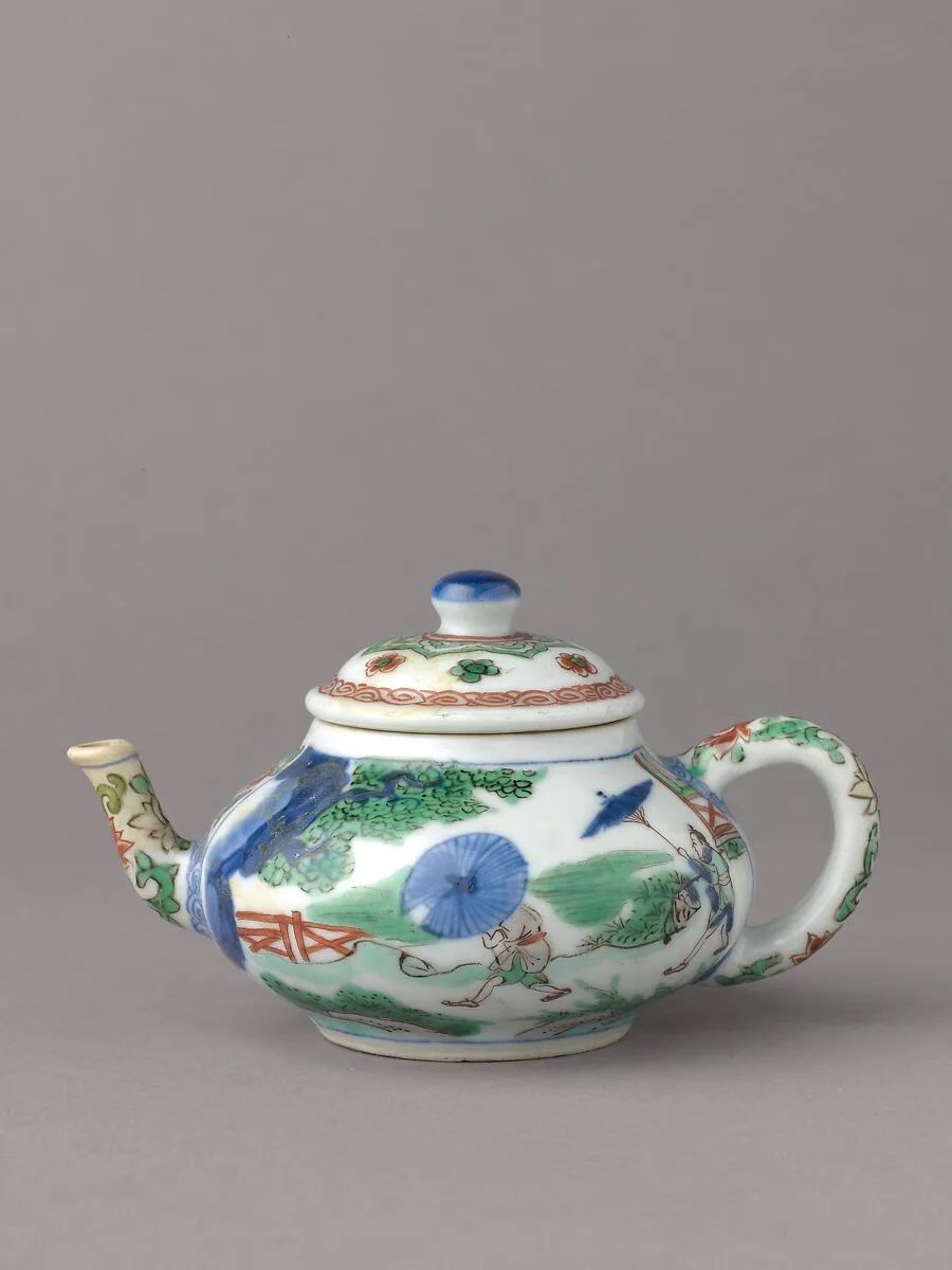 Small covered wine pot or teapot — Chinese