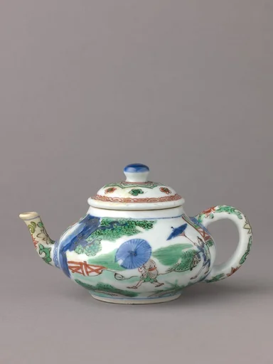 Small covered wine pot or teapot
