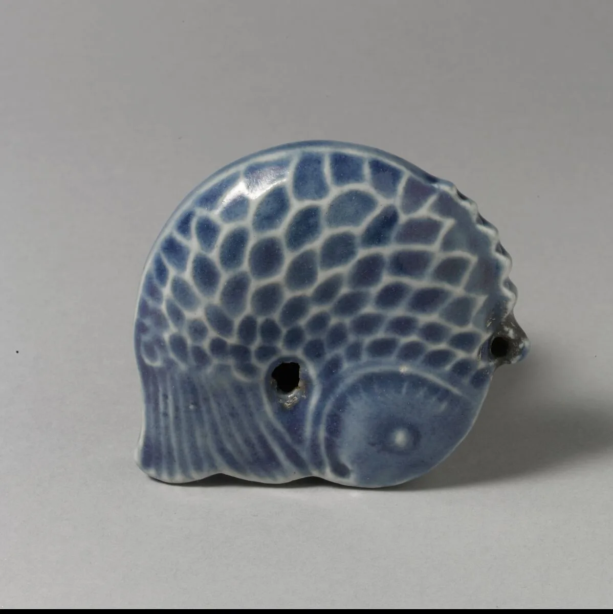 백자청화 잉어모양 연적 조선|白磁靑 鯉魚形 硯滴 朝鮮|Water dropper in the shape of a fish — Unknown