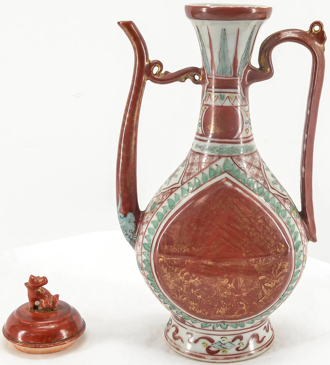 明嘉靖 景德鎮窯五彩描金孔雀牡丹紋執壺|Ewer with peacock and peonies — Unknown