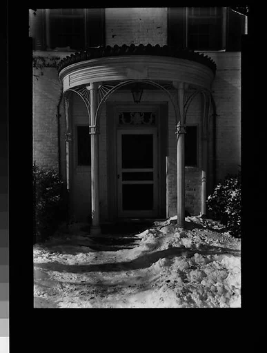 [Circular Entry Porch]