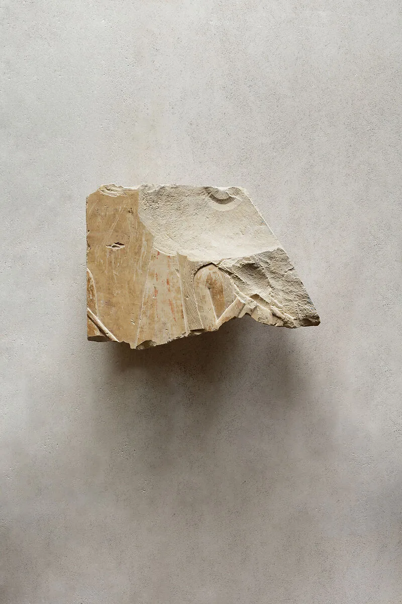 Relief from the tomb of Queen Neferu: part of a female attendant with a sunshade (see 26.3.353-1) — Unknown