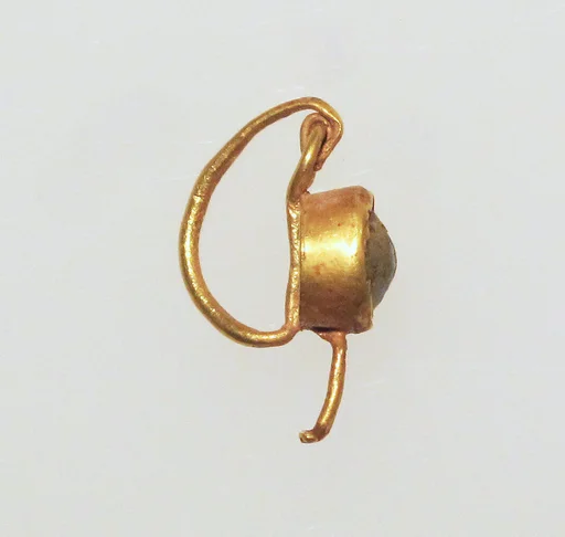 Earring with paste setting