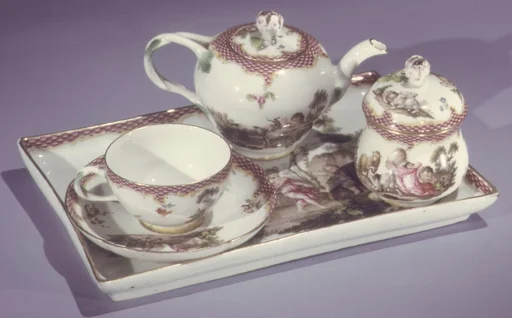 Sugar bowl with cover (part of a set)