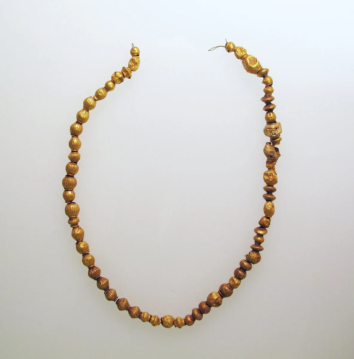 Gold necklace — Unknown