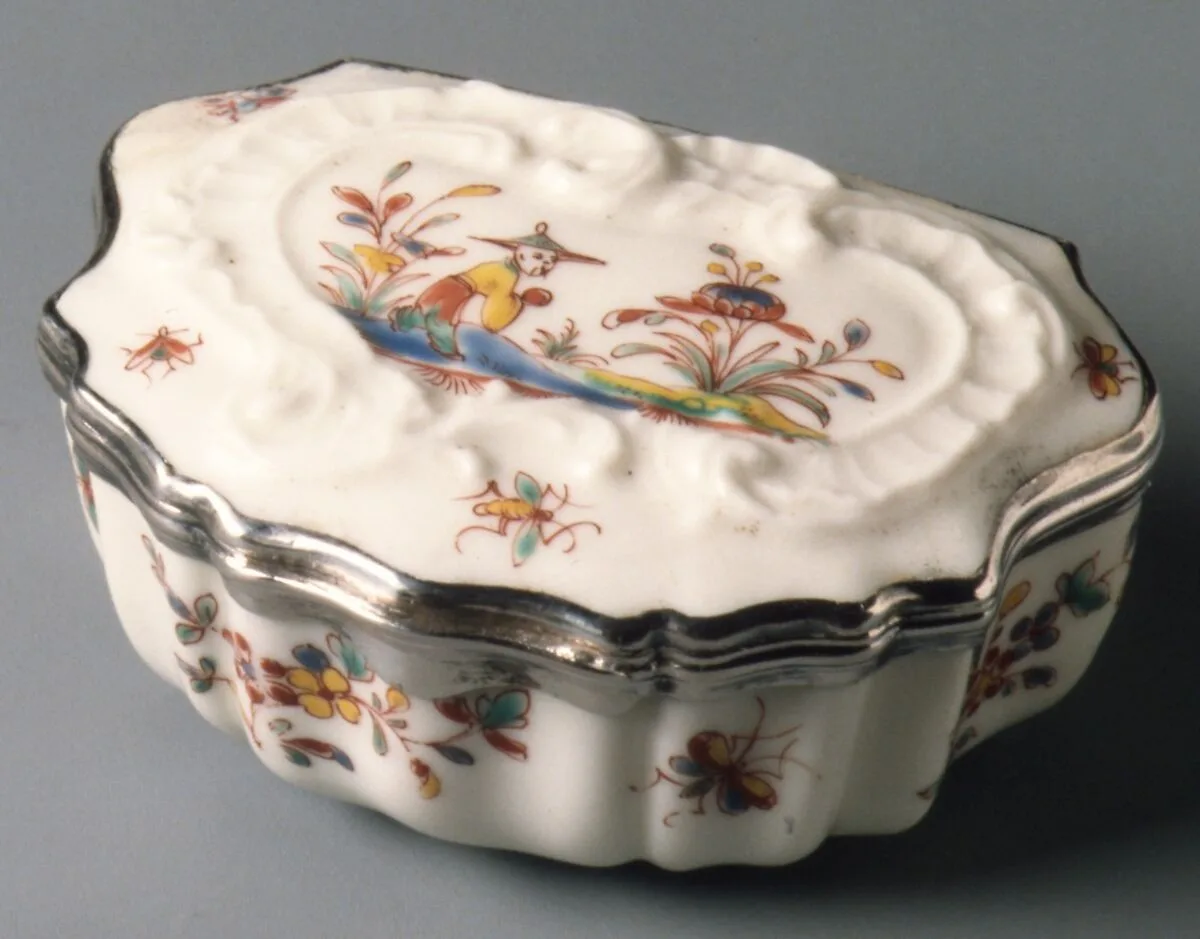 Snuffbox — Saint-Cloud factory