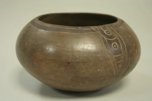 Incised Painted Bowl with Leaf Motif