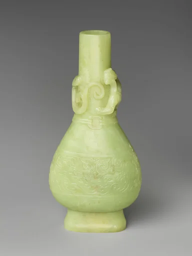 清乾隆 玉雕蟠螭瓶|Vase circled with a chi dragon