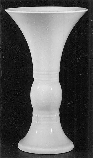 二十世紀初 景德鎮窯粉青釉“靜遠堂制”花觚|Vase in the shape of an ancient ritual beaker (gu) — Unknown