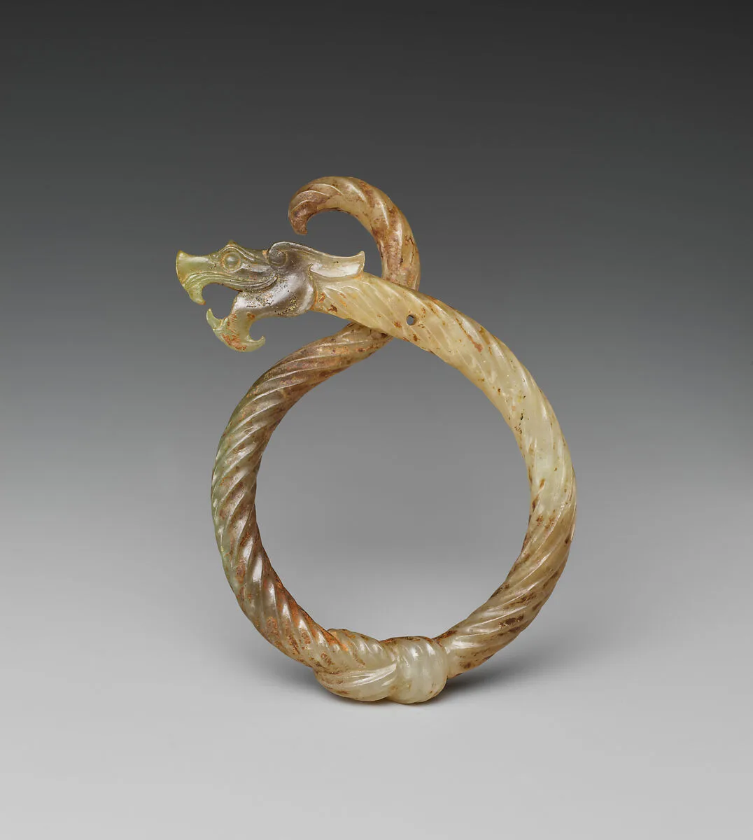 戰國 絞絲龍形玉佩|Knotted dragon pendant — Unknown
