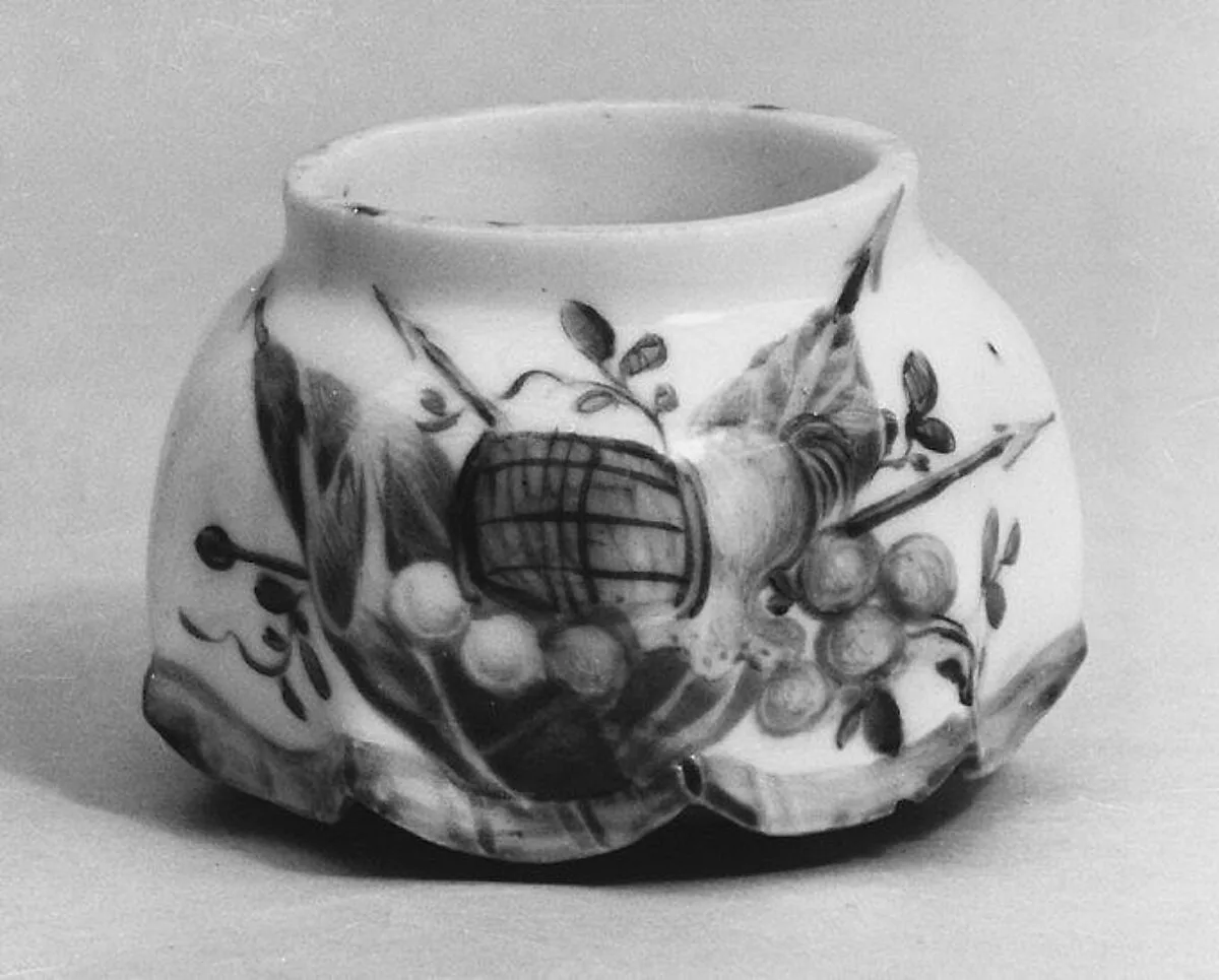 Snuffbox (?) (one of a pair) — Mennecy