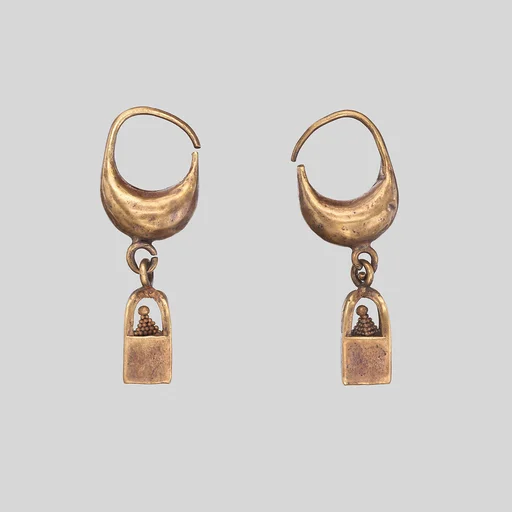 Gold pendant