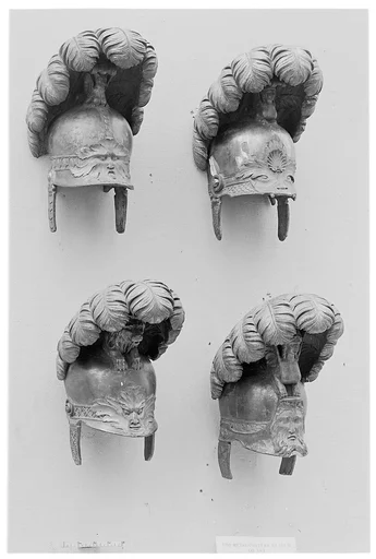 Set of four casques
