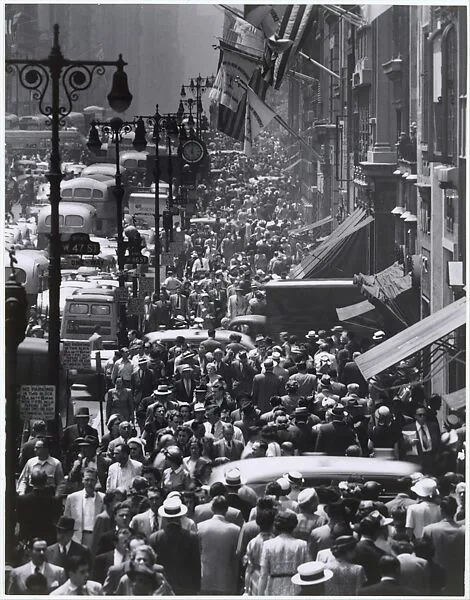 Rush Hour, Fifth Avenue, New York — Andreas Feininger