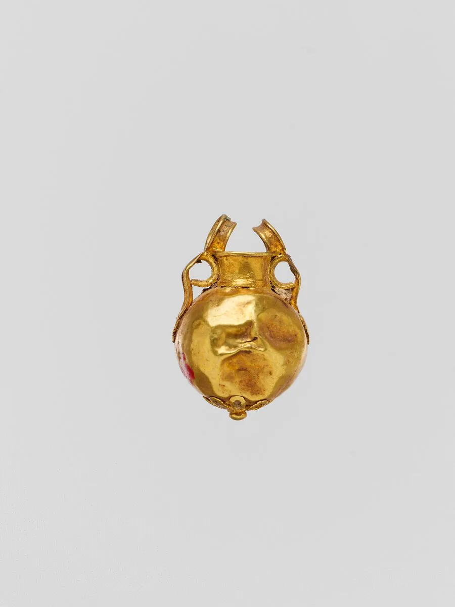 Gold pendant in the form of a vase — Unknown