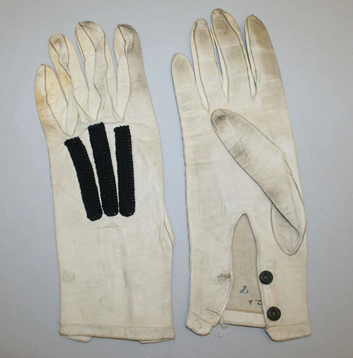 Wedding gloves — Unknown