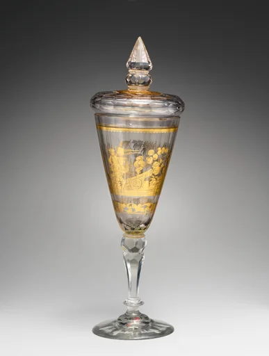 Standing cup with cover