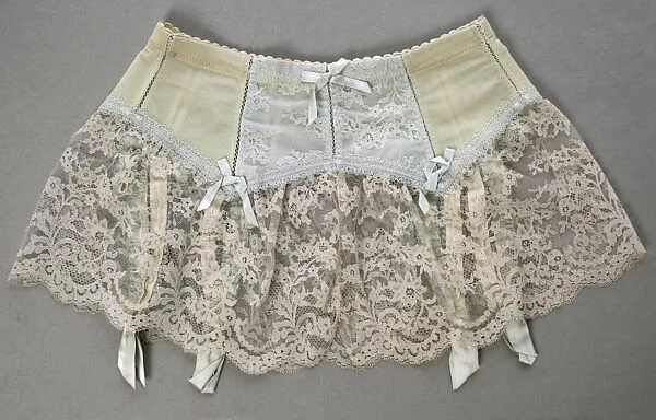 Garter belt — Marc Bohan|House of Dior