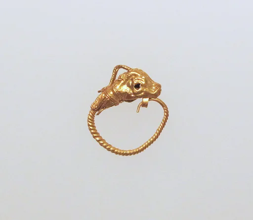 Gold earring with head of an antelope