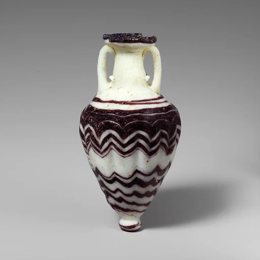 Glass amphoriskos (perfume bottle)