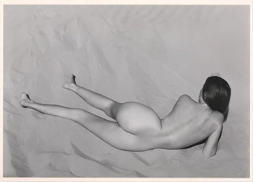 Nude on Sand, Oceano