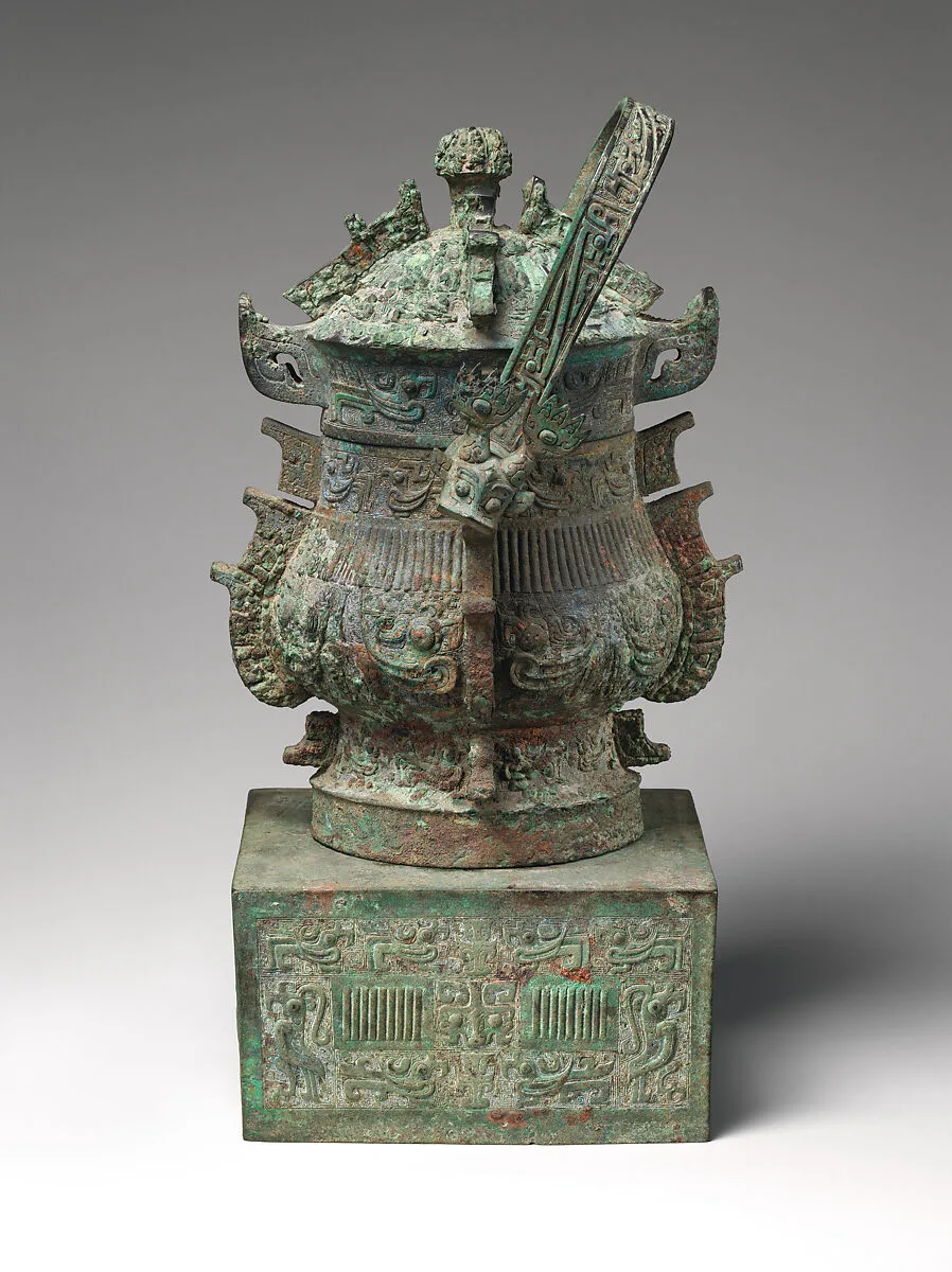 西周 青銅帶座卣|Ritual Wine Container (Yu) with Lid and Pedestal — Unknown