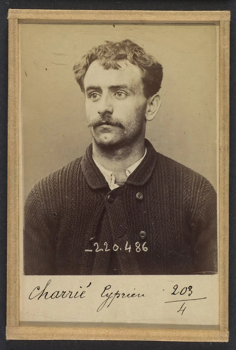 Charrié. Cyprien. 26 ans, né le 7/10/67 à Paris XVIlle. Imprimeur. Anarchiste 2/7/94. — Alphonse Bertillon