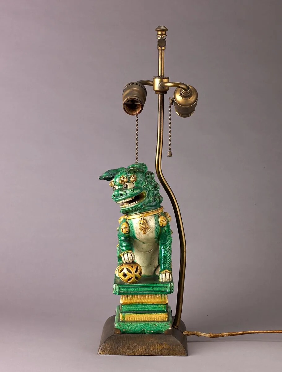 Figure of lion mounted as lamp — Chinese
