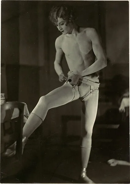 Barbette Dressing — Man Ray