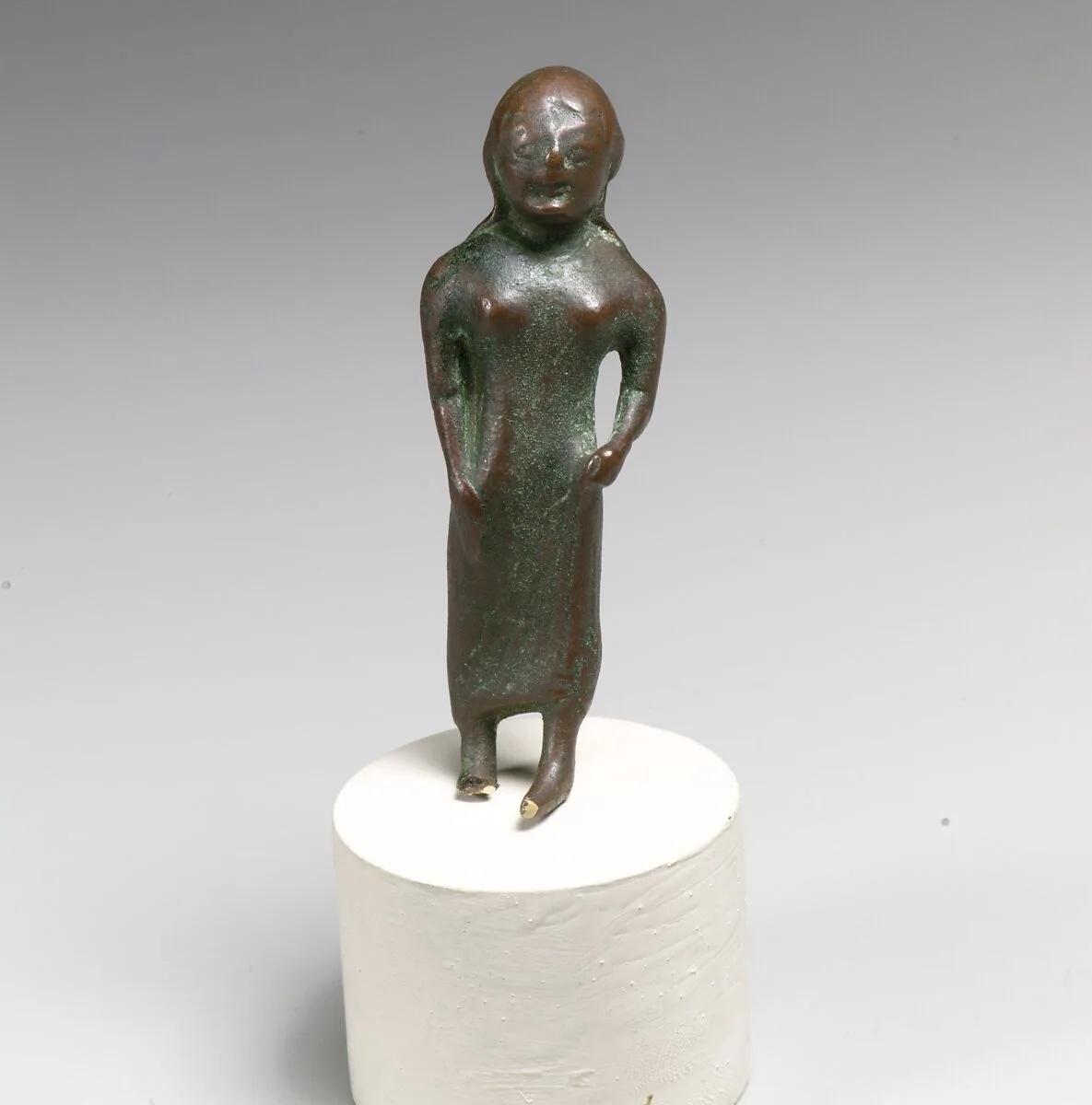 Statuette of a girl — Unknown