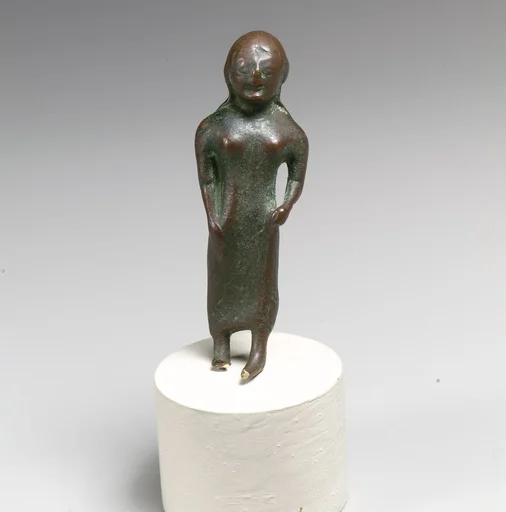 Statuette of a girl