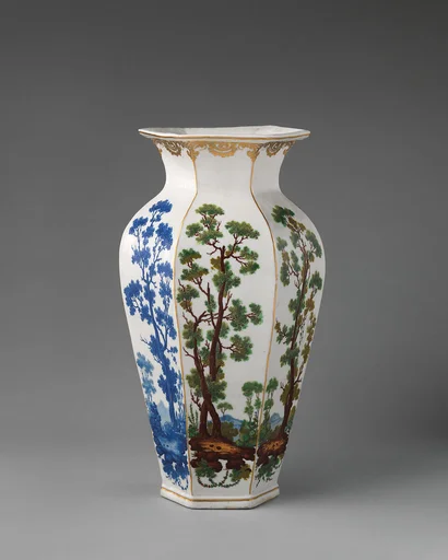 Beaker (part of a garniture)
