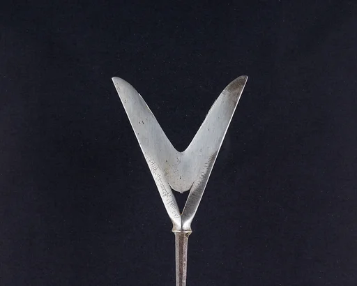 Arrowhead (<i>Yanone</i>)