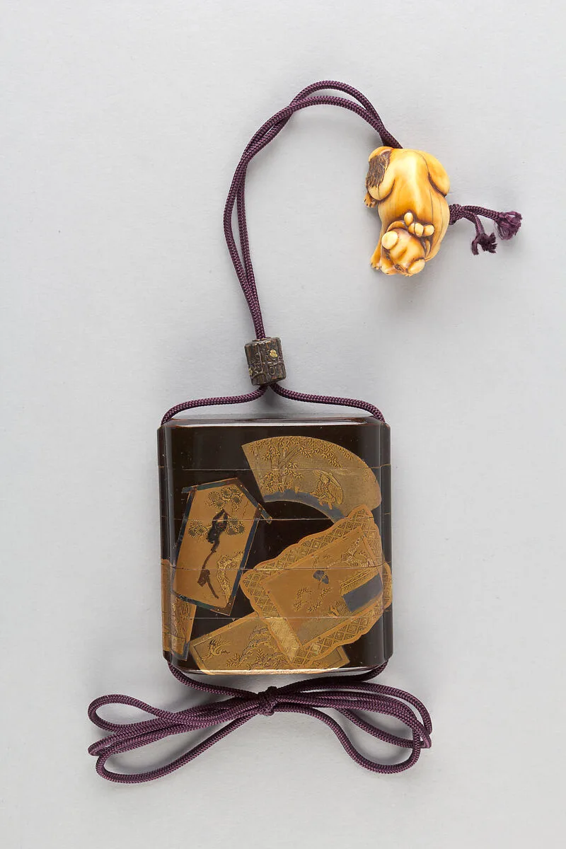 絵馬蒔絵印籠|Inrō with Ema (Shinto Shrine Votive Plaque) of Eight Fan Shapes and Framed Pictures — Unknown