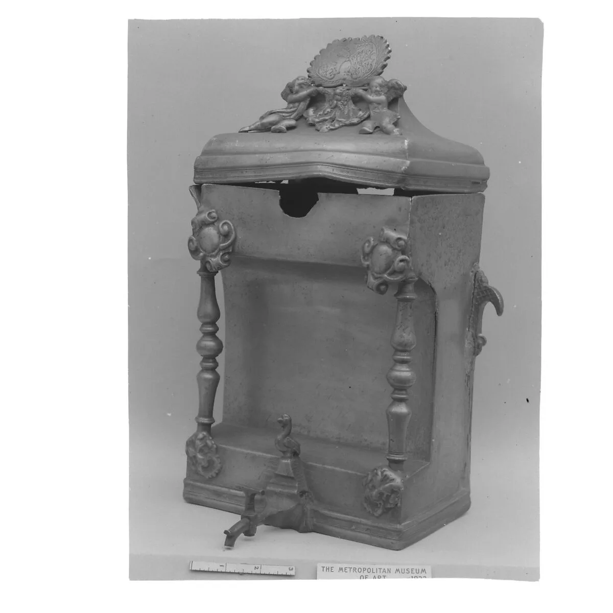 Lavabo cistern — Unknown
