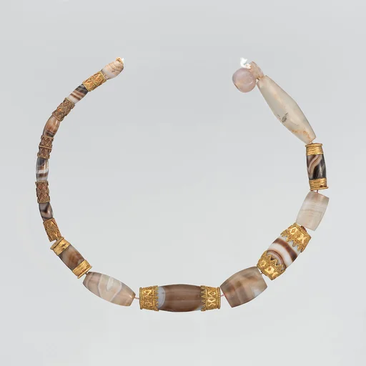 Necklace of banded agate, chalcedony, and gold