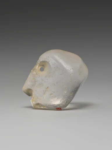 Head amulet (?)