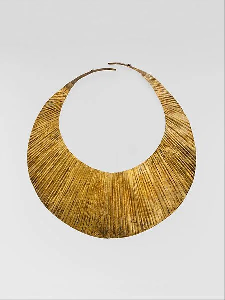 Necklace (Nifato-fato, Ni'ohalagae, or Kalambagi) — Unknown