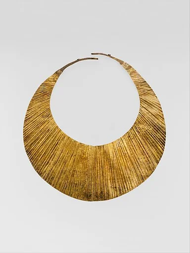 Necklace (Nifato-fato, Ni'ohalagae, or Kalambagi)
