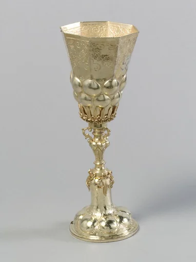 Standing cup