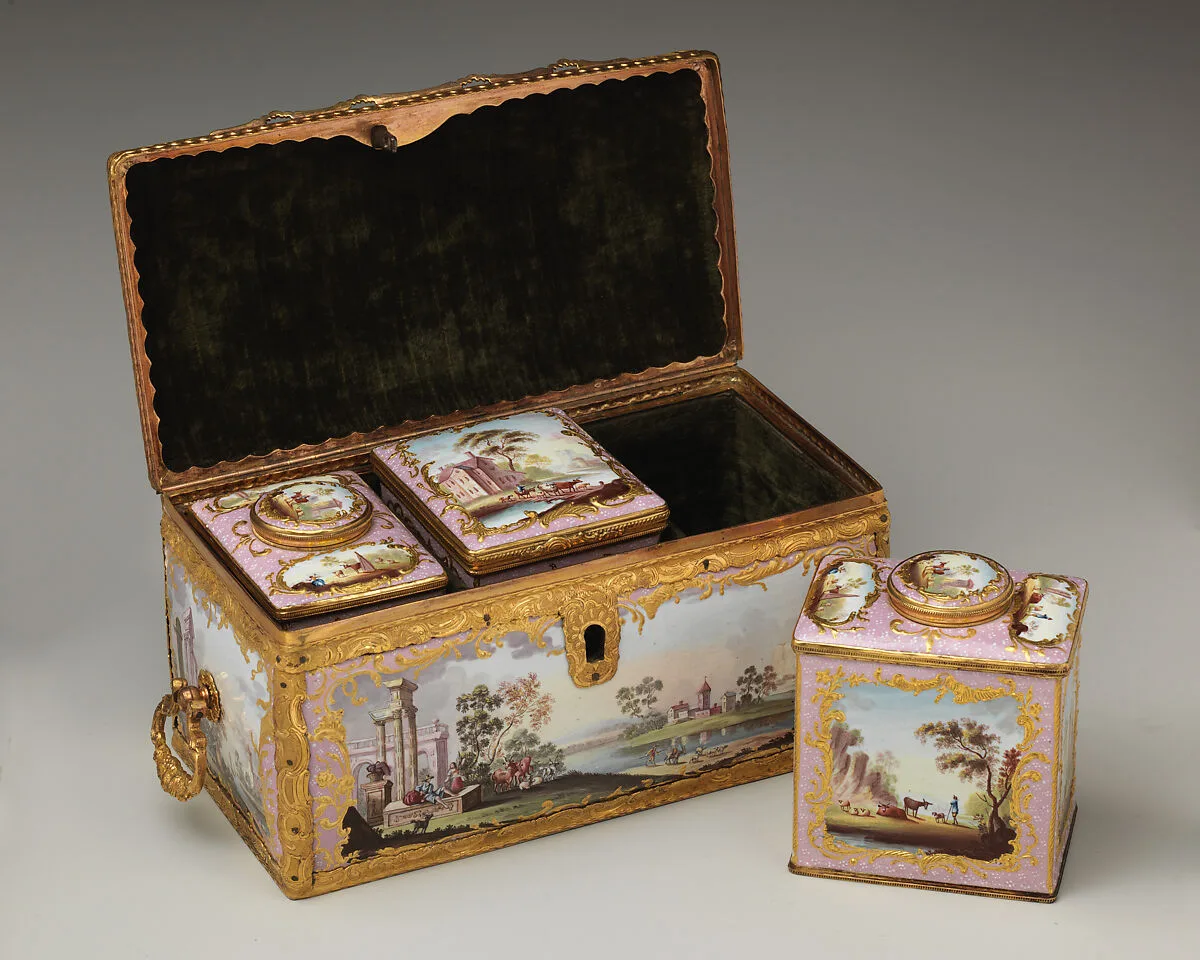Tea caddy (part of a set) — Unknown