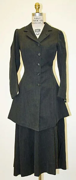 Riding habit — Unknown