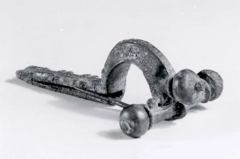 Crossbow fibula — Unknown