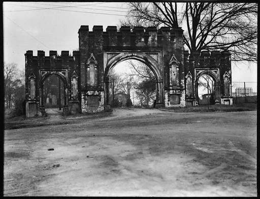 [Gothic Revival Gate, Old State Capitol, Milledgeville, Georgia]