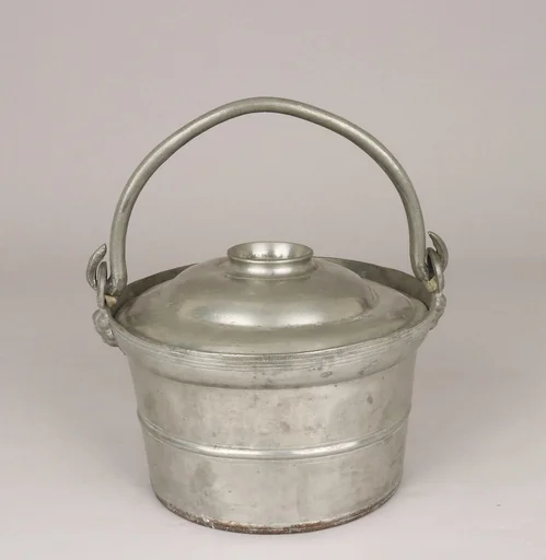 Dinner pail with cover (Porte-dîner)