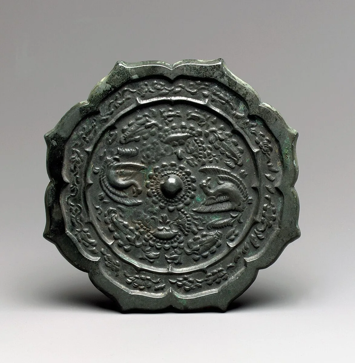 동제 봉황 무늬 꽃 모양 거울 고려|銅製鳳凰文八花形鏡 高麗|Mirror decorated with phoenixes and flowers — Unknown