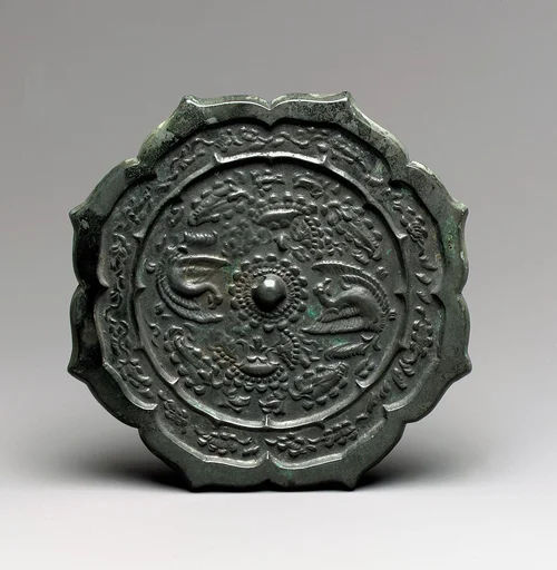 동제 봉황 무늬 꽃 모양 거울 고려|銅製鳳凰文八花形鏡 高麗|Mirror decorated with phoenixes and flowers